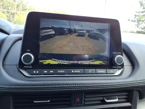 Used 2025 Nissan Rogue SV FWD image 29