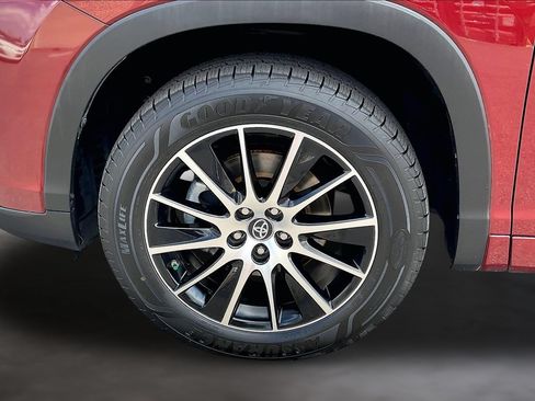 Used 2018 Toyota Highlander SE FWD image 35