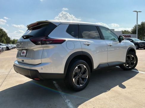 Used 2025 Nissan Rogue SV FWD image 6