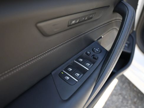 Used 2022 BMW M550i xDrive AWD/4WD image 35