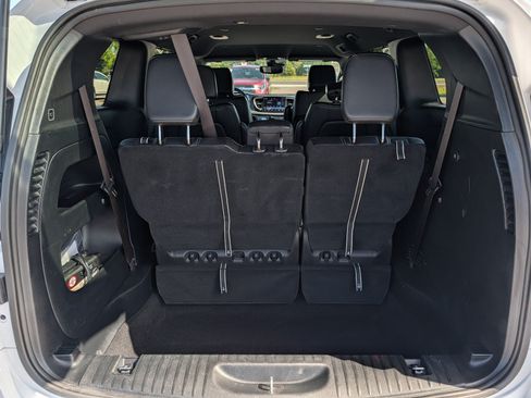 Used 2025 Chrysler Pacifica Select FWD image 18