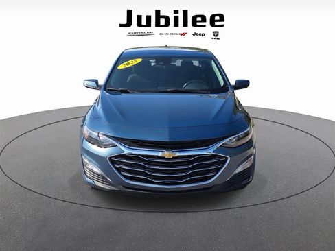 Used 2025 Chevrolet Malibu LT FWD image 2