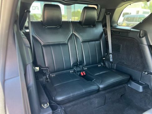 Used 2020 Land Rover Discovery SE AWD/4WD image 28