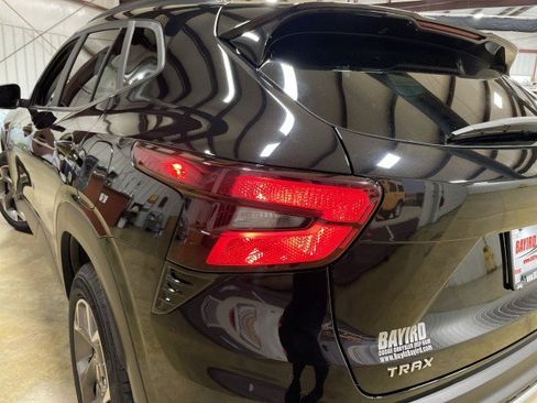 Used 2024 Chevrolet Trax LT w/ Sunroof Package FWD image 25