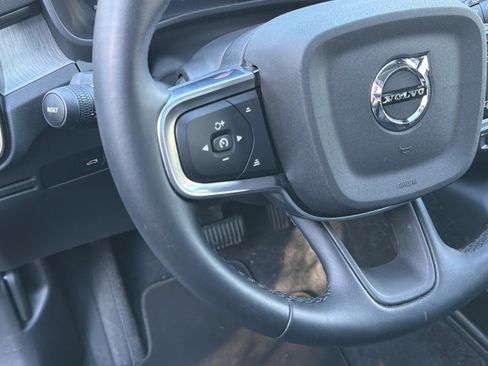Certified 2025 Volvo XC40 B5 Core image 19