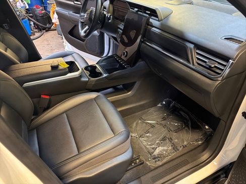 Used 2026 GMC Terrain Elevation w/ Elevation Premium Package AWD/4WD image 8