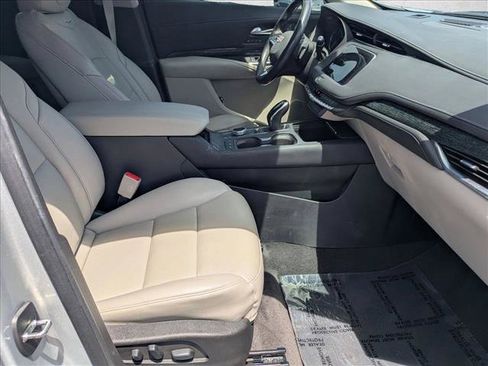 Used 2022 Cadillac XT4 Premium Luxury w/ Enhanced Visibility Package FWD image 21