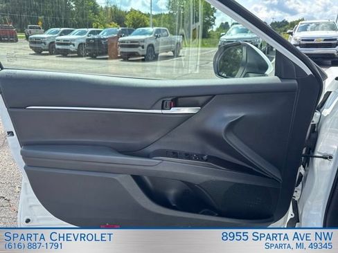 Used 2024 Toyota Camry SE FWD image 11