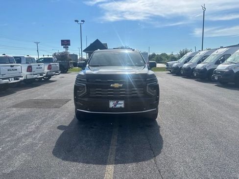 Used 2026 Chevrolet Suburban High Country AWD/4WD image 3