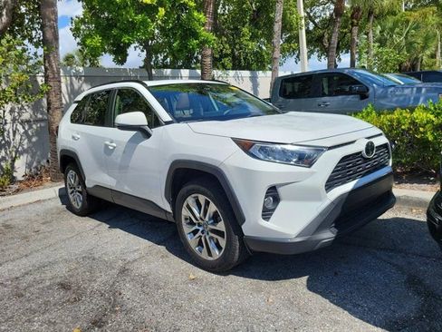 Used 2019 Toyota RAV4 XLE Premium FWD image 11