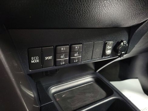 Used 2018 Toyota RAV4 SE w/ Power Extra Value Package image 18