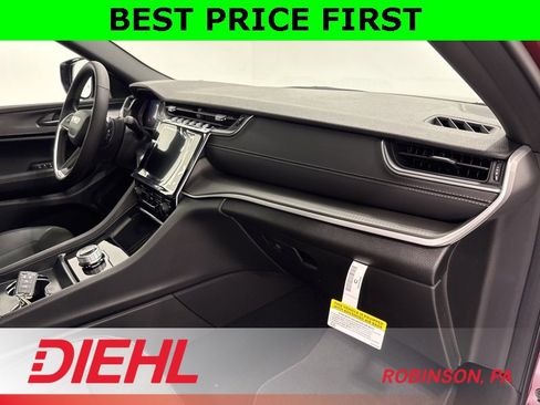 New 2025 Jeep Grand Cherokee Altitude image 16