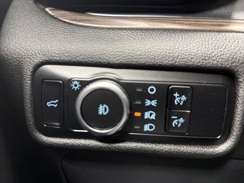 Used 2023 Ford Explorer Limited image 26