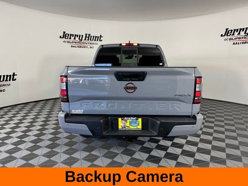 Used 2022 Nissan Frontier Pro-X image 6