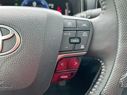 Used 2025 Toyota Camry SE w/ Multimedia Upgrade Package FWD image 17