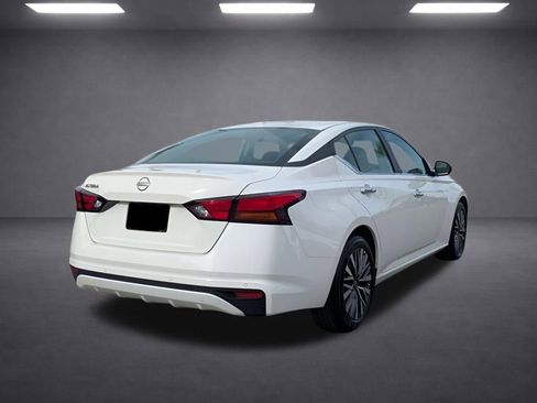 Used 2025 Nissan Altima 2.5 SV FWD image 4