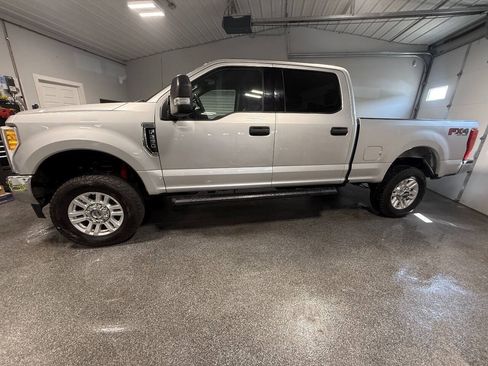 Used 2017 Ford F250 XLT w/ FX4 Off-Road Package AWD/4WD image 10