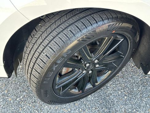 Certified 2022 Ford Edge ST-Line image 8