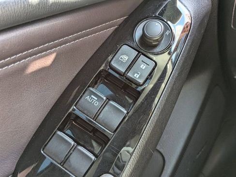 Used 2018 MAZDA MAZDA3 Touring image 24