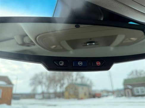 Used 2018 Chevrolet Suburban LT image 26