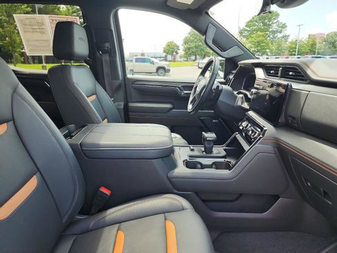 Certified 2024 GMC Sierra 1500 AT4 w/ Technology Package AWD/4WD image 9