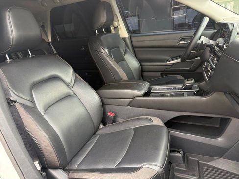 Used 2024 Nissan Pathfinder SL w/ SL Premium Package FWD image 25