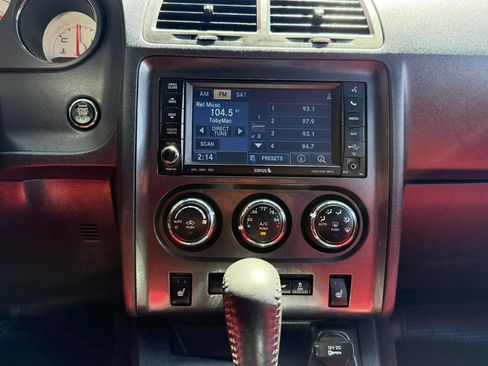 Used 2012 Dodge Challenger SXT RWD image 29