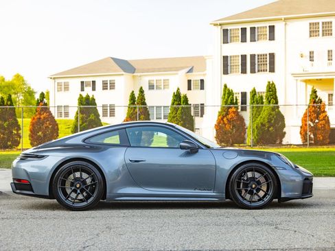 Used 2025 Porsche 911 Carrera GTS RWD image 7
