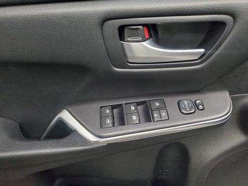 Used 2015 Toyota Camry SE image 10