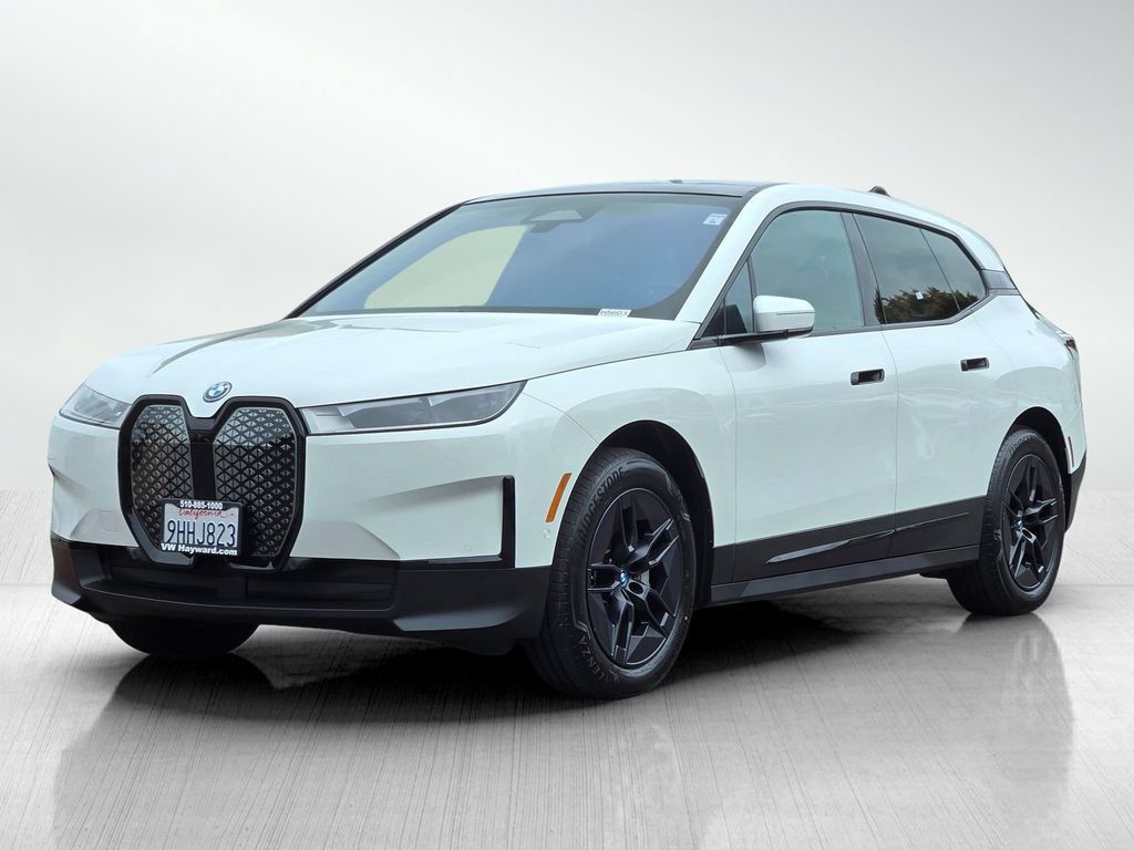 Used 2024 BMW iX xDrive50 w/ Convenience Package AWD/4WD image 9