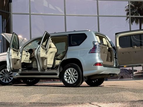 Used 2015 Lexus GX 460 image 30