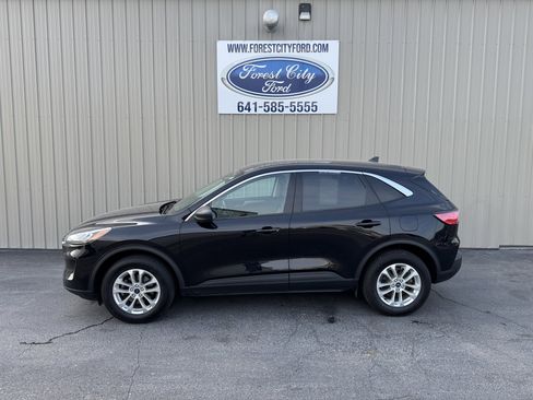 Used 2022 Ford Escape SE w/ Cold Weather Package image 1