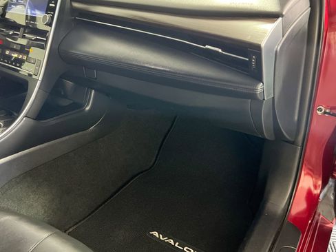 Used 2019 Toyota Avalon XLE image 35