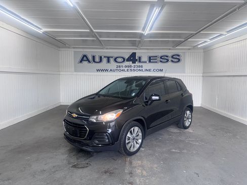 Used 2018 Chevrolet Trax LS FWD image 1