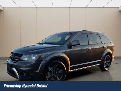 Used 2019 Dodge Journey Crossroad image 1