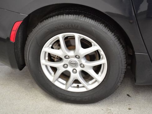 Used 2023 Chrysler Pacifica Touring-L FWD image 35