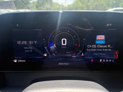 Used 2025 Chevrolet Traverse LT FWD image 5
