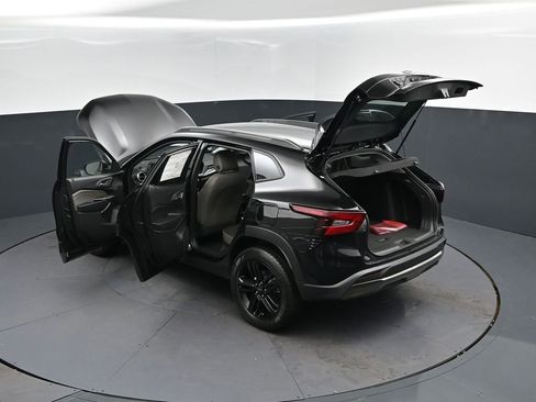 New 2026 Chevrolet Trax ACTIV FWD image 2