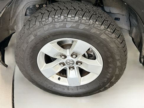 Used 2017 RAM 1500 Classic SLT AWD/4WD image 11