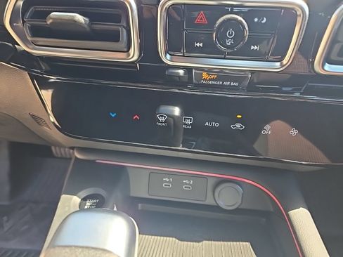 New 2026 Nissan Sentra SR w/ Floor Mat Package FWD image 9