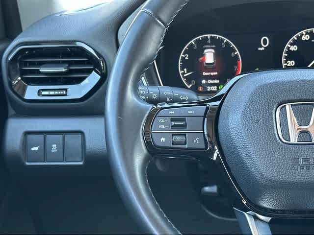 Used 2025 Honda Pilot Touring image 9