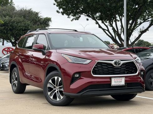 New 2026 Toyota Highlander XLE AWD/4WD image 2