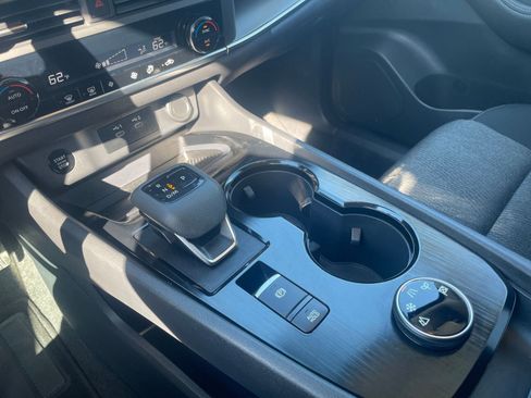 Used 2025 Nissan Rogue SV image 43