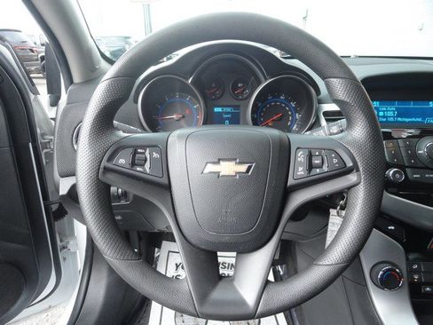 Used 2016 Chevrolet Cruze LT FWD image 13