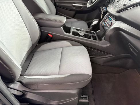 Used 2018 Ford Escape SE image 24