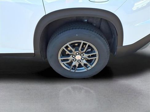 Used 2025 GMC Acadia Elevation image 21