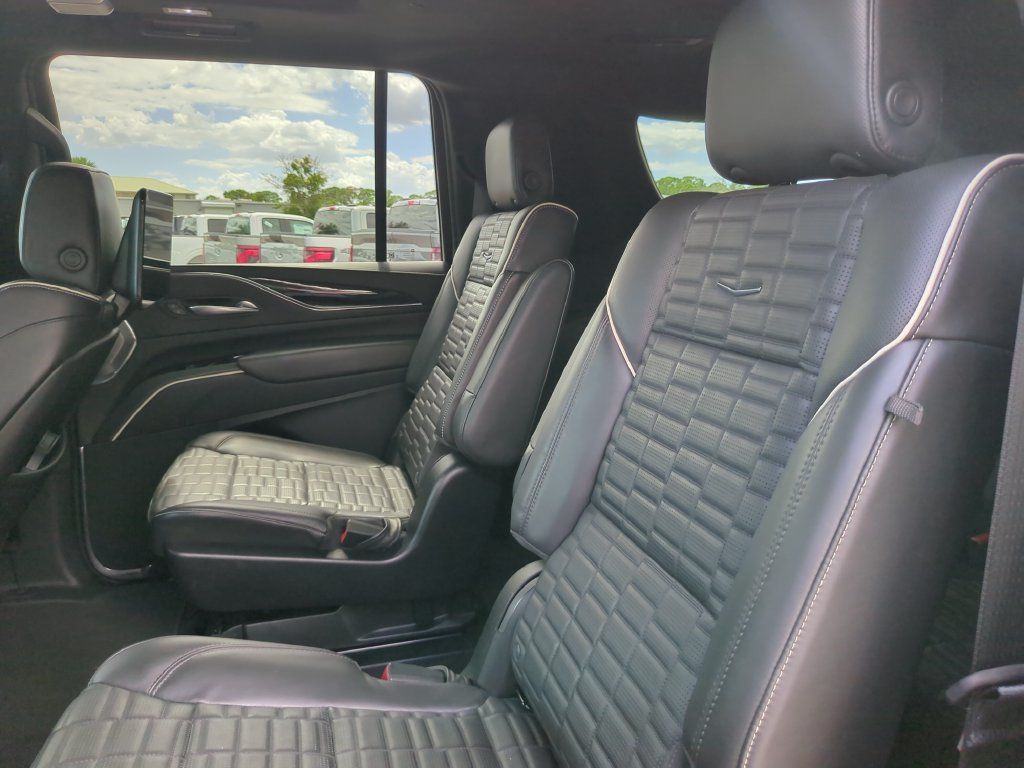 Used 2024 Cadillac Escalade ESV V AWD/4WD image 20