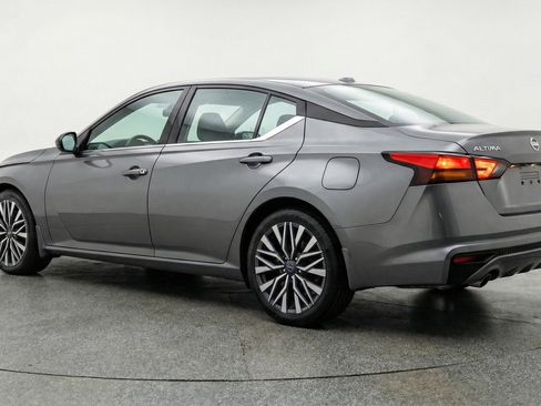 Used 2025 Nissan Altima 2.5 SV image 6