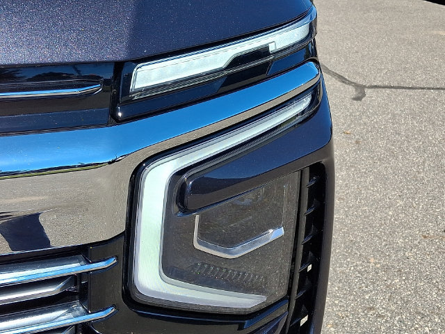 Used 2026 Chevrolet Suburban Premier AWD/4WD image 9