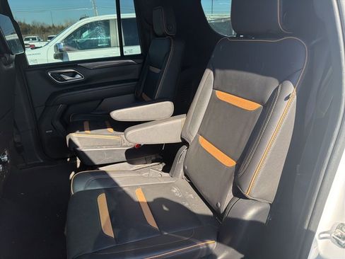 Used 2022 GMC Yukon XL AT4 image 7